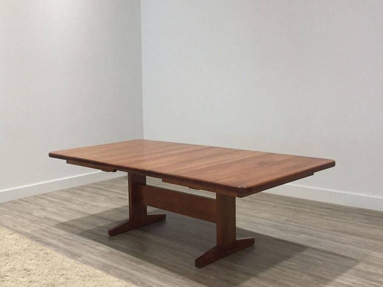 timber dining table with Tasmanian Blackwood made in australia