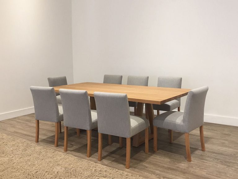 oak extendable dining table with slim lines