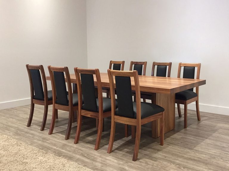 oak extendable dining table with slim lines